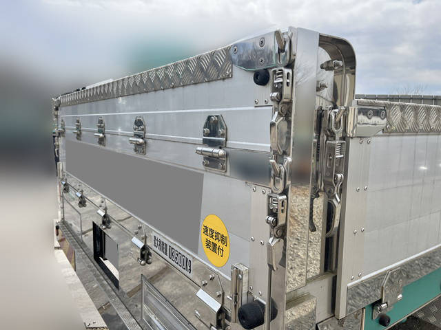 UDトラックスクオンアルミブロック大型（10t）[写真16]