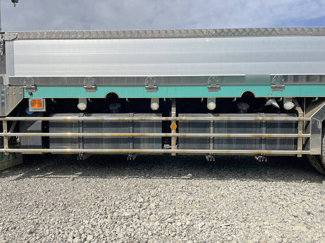 UDトラックスクオンアルミブロック大型（10t）[写真17]