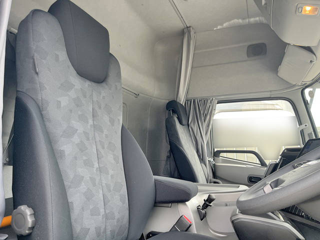 UDトラックスクオンアルミブロック大型（10t）[写真30]