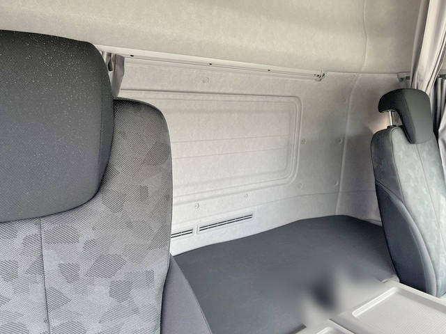 UDトラックスクオンアルミブロック大型（10t）[写真32]