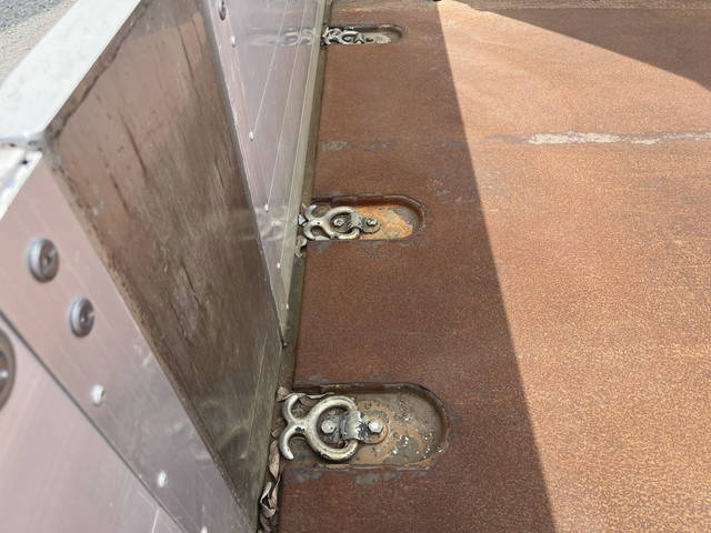 UDトラックスクオンアルミブロック大型（10t）[写真12]