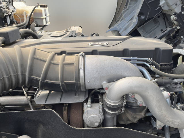 UDトラックスクオンアルミブロック大型（10t）[写真24]