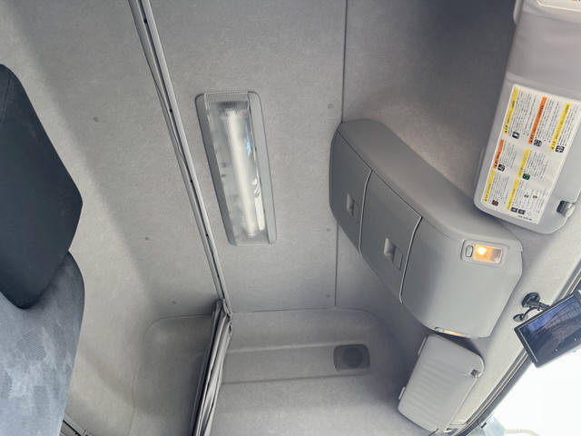 UDトラックスクオンアルミブロック大型（10t）[写真28]