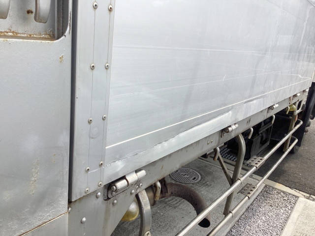 いすゞフォワードアルミブロック中型（4t）[写真12]