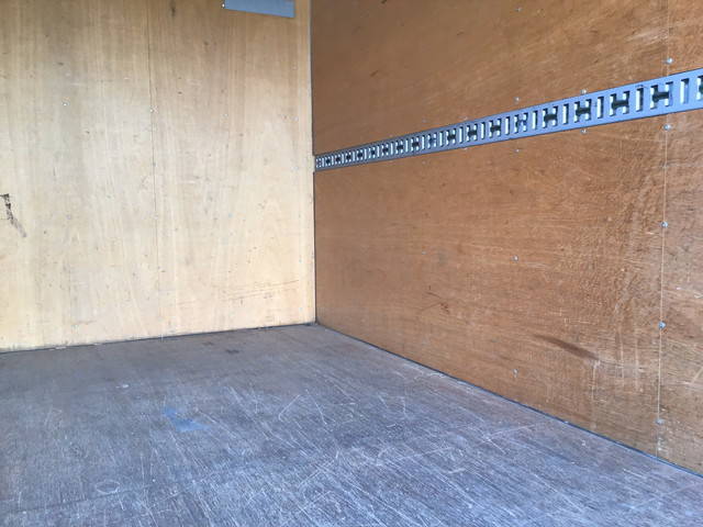 三菱ふそうキャンターガッツアルミバン小型（2t・3t）[写真13]