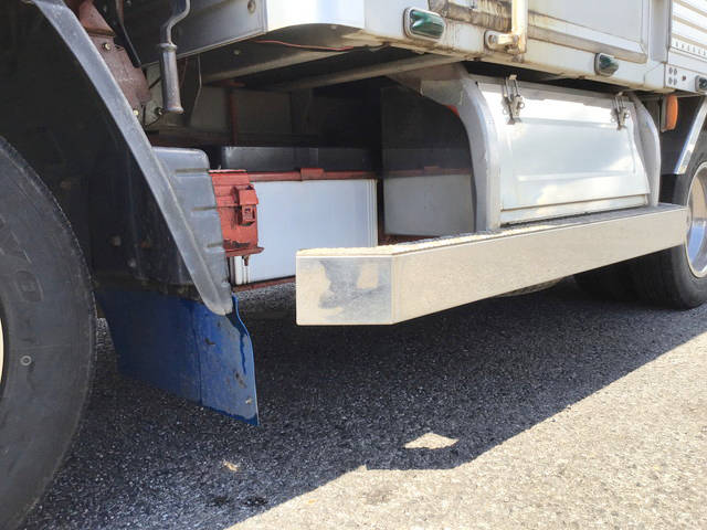 三菱ふそうキャンターガッツアルミバン小型（2t・3t）[写真18]