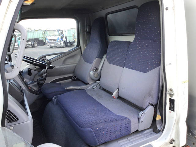 三菱ふそうキャンターガッツアルミバン小型（2t・3t）[写真29]