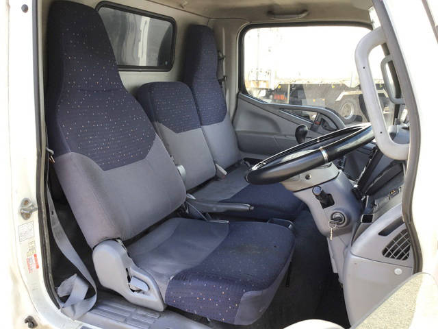 三菱ふそうキャンターガッツアルミバン小型（2t・3t）[写真30]