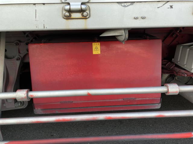 UDトラックスクオンアルミウイング大型（10t）[写真12]