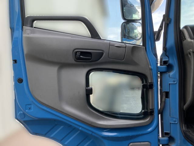 UDトラックスクオンアルミウイング大型（10t）[写真22]