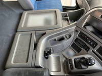 UDトラックスクオンアルミウイング大型（10t）[写真28]