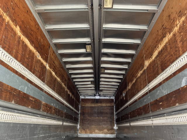 UDトラックスクオンアルミウイング大型（10t）[写真05]