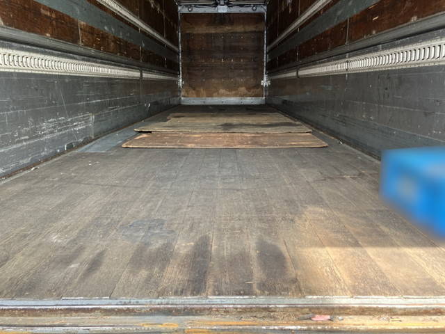 UDトラックスクオンアルミウイング大型（10t）[写真06]