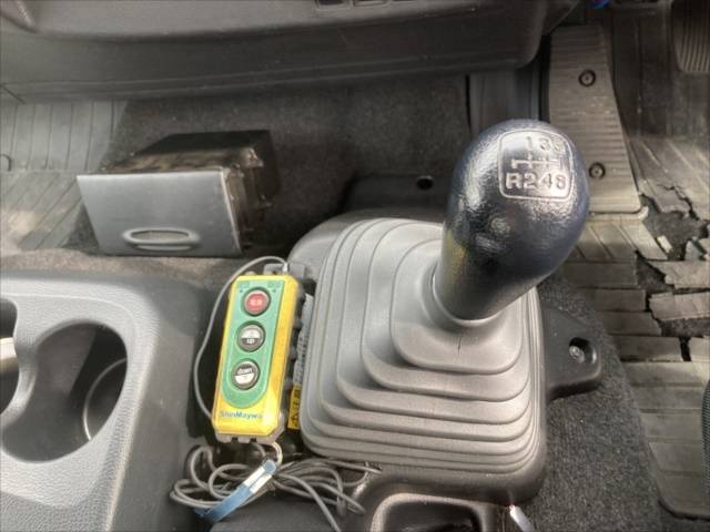 日野レンジャー冷凍車（冷蔵車）中型（4t）[写真13]