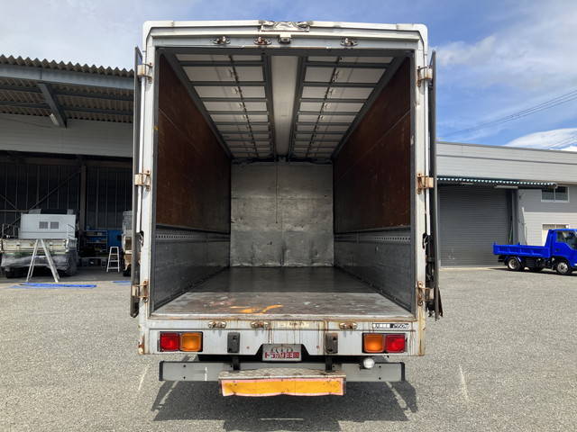 三菱ふそうファイター幌ウイング中型（4t）[写真12]