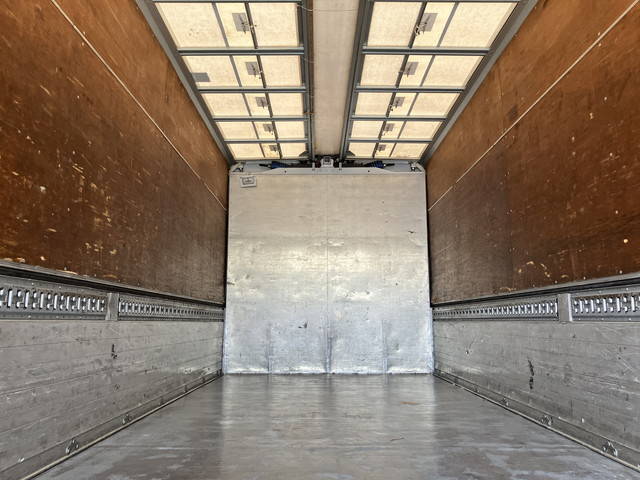 三菱ふそうファイター幌ウイング中型（4t）[写真14]