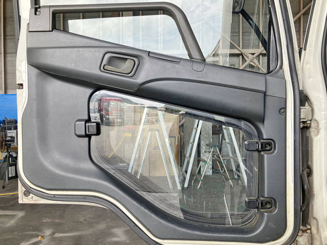 三菱ふそうファイター幌ウイング中型（4t）[写真27]