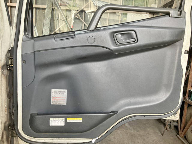 三菱ふそうファイター幌ウイング中型（4t）[写真28]