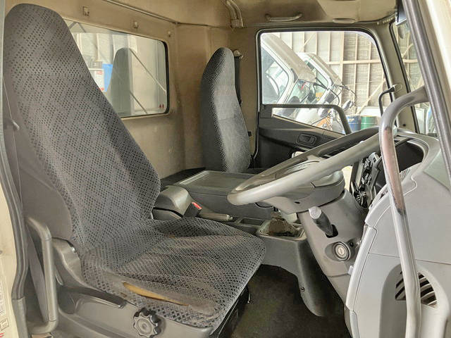 三菱ふそうファイター幌ウイング中型（4t）[写真29]