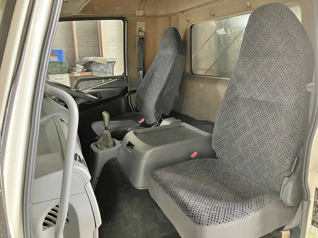 三菱ふそうファイター幌ウイング中型（4t）[写真30]