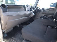 三菱ふそうキャンター平ボディ小型（2t・3t）[写真13]