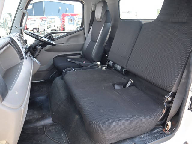 三菱ふそうキャンター平ボディ小型（2t・3t）[写真14]