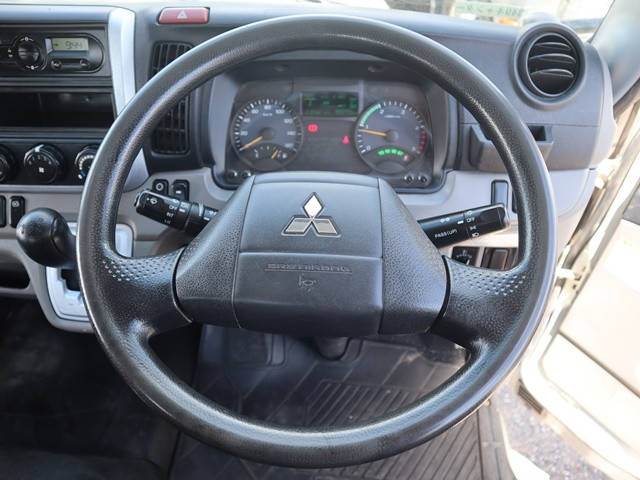 三菱ふそうキャンター平ボディ小型（2t・3t）[写真15]