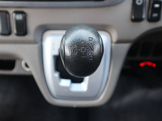 三菱ふそうキャンター平ボディ小型（2t・3t）[写真16]