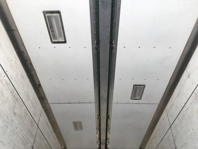 三菱ふそうキャンター冷蔵冷凍ウイング小型（2t・3t）[写真18]