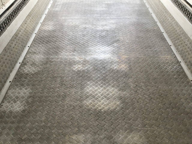 三菱ふそうキャンター冷蔵冷凍ウイング小型（2t・3t）[写真19]