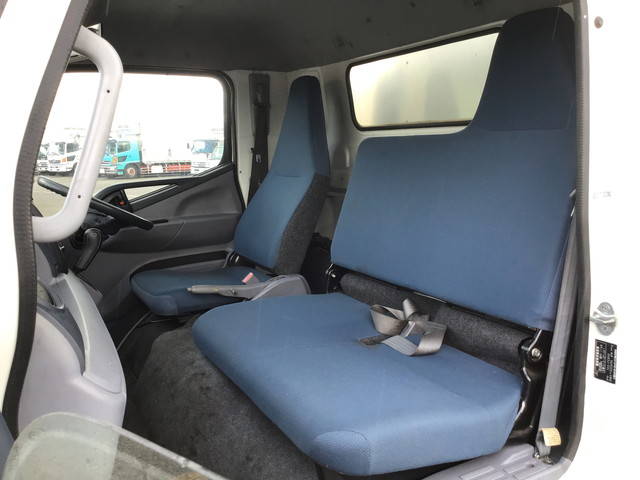 三菱ふそうキャンター冷蔵冷凍ウイング小型（2t・3t）[写真34]