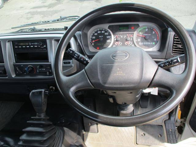 日野レンジャー平ボディ中型（4t）[写真09]