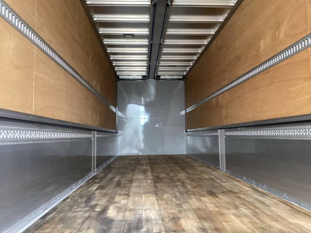 いすゞギガアルミウイング大型（10t）[写真11]