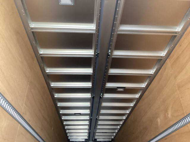 いすゞギガアルミウイング大型（10t）[写真14]