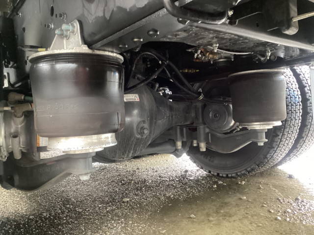 いすゞギガアルミウイング大型（10t）[写真21]