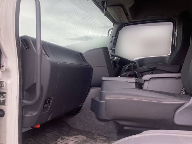 いすゞギガアルミウイング大型（10t）[写真26]