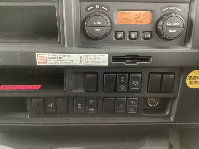 いすゞギガアルミウイング大型（10t）[写真35]