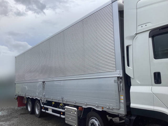 いすゞギガアルミウイング大型（10t）[写真05]