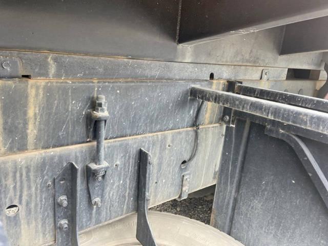 UDトラックスクオン深ダンプ（土砂禁ダンプ）大型（10t）[写真17]