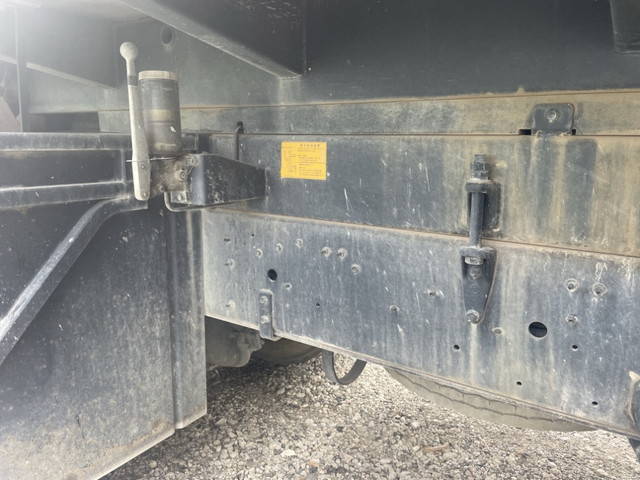 UDトラックスクオン深ダンプ（土砂禁ダンプ）大型（10t）[写真18]