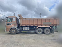 UDトラックスクオン深ダンプ（土砂禁ダンプ）大型（10t）[写真05]