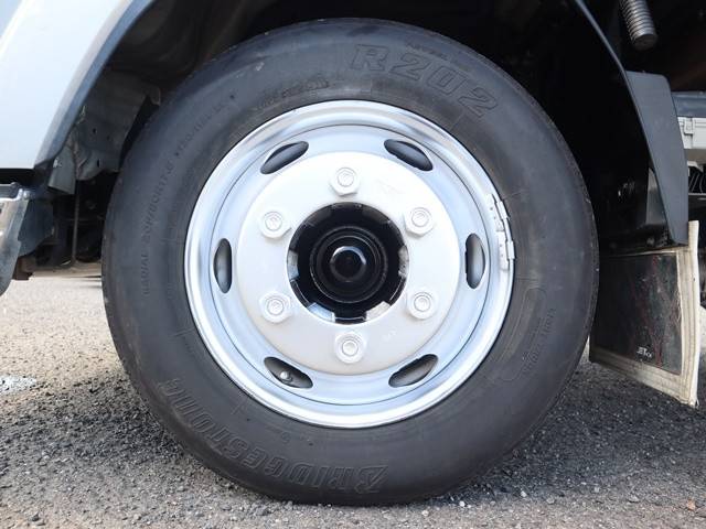 いすゞエルフ平ボディ小型（2t・3t）[写真17]