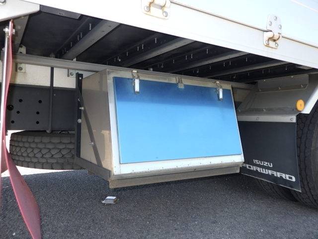 いすゞフォワードアルミウイング中型（4t）[写真10]