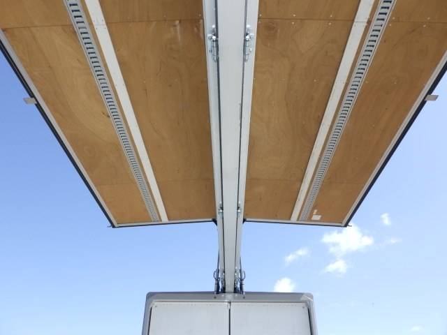 いすゞフォワードアルミウイング中型（4t）[写真08]