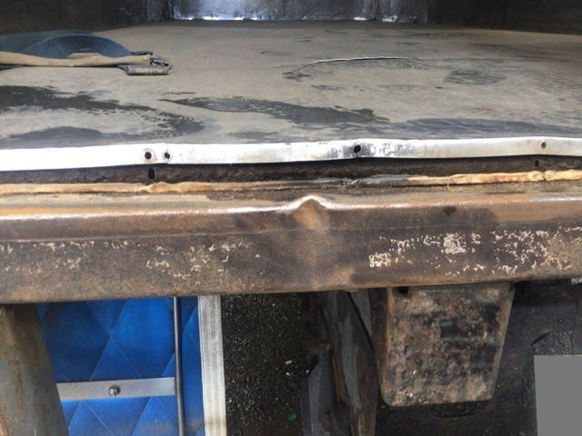 いすゞフォワードアルミバン中型（4t）[写真09]