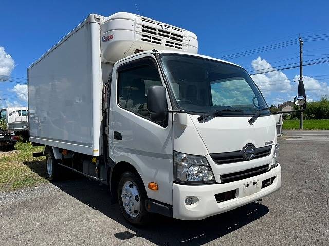 日野デュトロ冷凍車（冷蔵車）小型（2t・3t）[写真01]