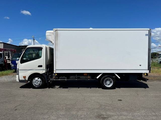 日野デュトロ冷凍車（冷蔵車）小型（2t・3t）[写真03]