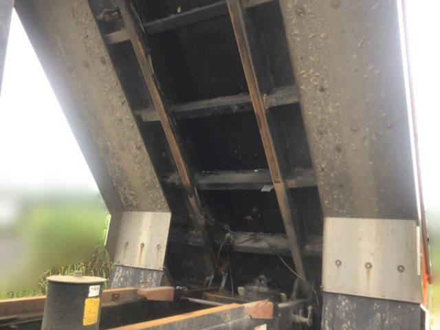 三菱ふそうスーパーグレートダンプ大型（10t）[写真15]