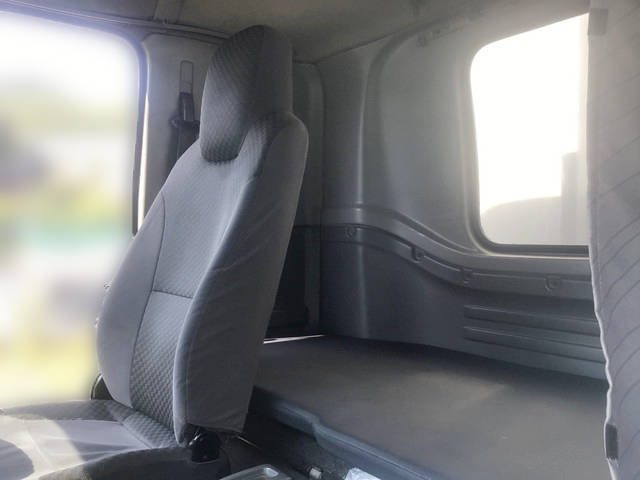 いすゞフォワードアルミウイング中型（4t）[写真24]