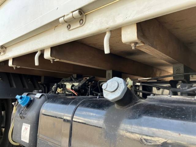 三菱ふそうキャンター平ボディ小型（2t・3t）[写真15]